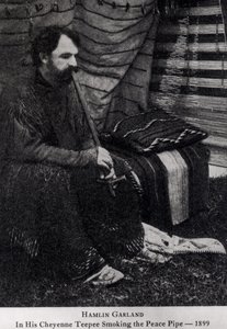 Hamlin Garland w Cheyenne Tipi palący fajkę pokoju, z filmu „Syn środkowej granicy”, 1899 autorstwa Unbekannt Unbekannt