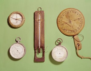 Kompas Scottsa, termometr, zegar słoneczny, barometr i skala wysokości używane podczas wyprawy na Antarktydę, 1910-12 autorstwa Unbekannt Unbekannt