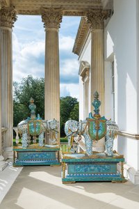 Para dużych chińskich słoni emaliowanych Cloisonne na stojakach, ok. 1900 (emalia Cloisonne) autorstwa Unbekannter Künstler