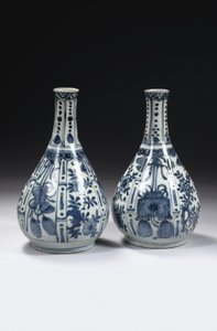 Para chińskich niebiesko-białych wazonów butelkowych "kraak porselein", okres Wanli, 1573-1619 autorstwa Unbekannt