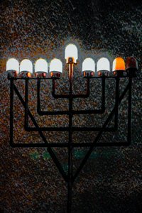 Menora Wielkiej Synagogi, 2018 (fotografia ręcznie malowana) autorstwa Unbekannter Künstler