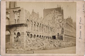 Commune de Paris: widok ruin Ministerstwa Finansów w Paryżu w maju 1871 r. Fot. J.R. Dim. 16,3X10,8 cm autorstwa Unbekannt
