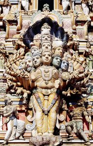 Dekoracyjny detal hinduskiej świątyni, Kolombo, Sri Lanka autorstwa Benjamin Baud