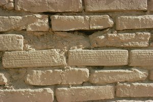 Fragment cegieł z napisami klinowymi z Zigguratu, zbudowanych przez elamickiego króla Untasza-Gala (ok. 1265-46 pne) (zdjęcie) autorstwa Unbekannt