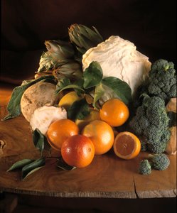 Dieta: martwa natura z brokułów, pomarańczy, selera rave, karczochów, cytryn i białej kapusty. autorstwa William M. Timlin