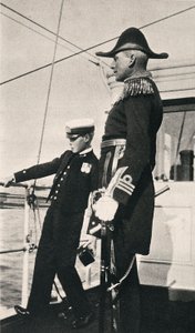 Edward, książę Walii, pierwsze dziecko króla Jerzego V, sfotografowany z Sir Charlesem Custem na pokładzie statku autorstwa Unbekannter Künstler