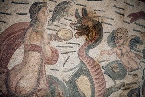 Sala Ariona. Scena morska. Stworzenia morskie. Nereides i trytony. III - IV wiek. Rzymska willa Casale, Sycylia. UNESCO. autorstwa William M. Timlin