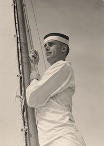 Midshipman podnoszący główny żagiel, Akademia Marynarki Wojennej USA, Annapolis, Maryland. 1942 (zdjęcie) autorstwa Unbekannt