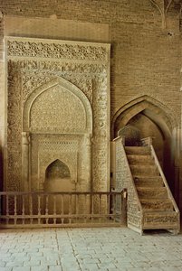 Mihrab (nisza modlitewna) i minbar (ambona) w sali sułtana Uljaytu, prawdopodobnie XIII/XIV wiek (foto) autorstwa Unbekannt