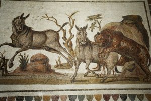Mozaika walki zwierząt: tygrys atakujący dwie nocne prymasy. II s AD/Musee d