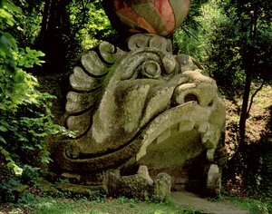 Usta fantastycznej jaskini w kształcie głowy potwora, od ogrodów Parco dei Mostri (Park potworów) założonych w latach 1550-63 przez księcia Orsini, po projekty Giacomo Barozzi da Vignola (kamień) (zdjęcie) autorstwa Unbekannt