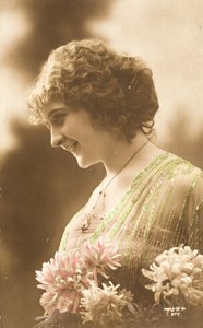 Stara pocztówka/Kobieta Belle Epoque autorstwa William M. Timlin