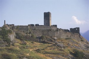 Stare ruiny budynku, Castello St. Germain, Montjovet, Valle D