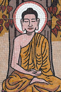 Buddyjska pagoda Ong Nui, fresk ścienny, Życie Buddy, Budda Siakjamuni siedzący w pozie medytacyjnej pod drzewem Bodhi, Quy Nhon, Wietnam, 2019 (zdjęcie) autorstwa Unbekannt
