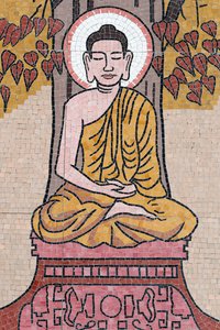 Buddyjska pagoda Ong Nui, fresk ścienny, Życie Buddy, Budda Siakjamuni siedzący w pozie medytacyjnej pod drzewem Bodhi, Quy Nhon, Wietnam, 2019 (zdjęcie) autorstwa Unbekannt