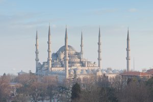 Panoramiczny widok na Błękitny Meczet na krótko przed zachodem słońca, Stambuł, Turcja (zdjęcie) autorstwa Unbekannter Künstler
