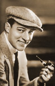 Portret Rudolpha Valentino (1895-1926) (zdjęcie czarno-białe). autorstwa Unbekannter Künstler