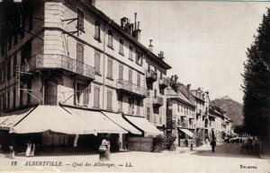 Rodan-Alpy, Sabaudia (73), Albertville: widok na Quai des Allobroges - Pocztówka koniec XIX-XX wieku autorstwa William M. Timlin