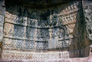 Relief naskalny przedstawiający króla Sassania Szapura I (241-72) kawalerię perską i dopływy, III w. (kamień) autorstwa Unbekannt