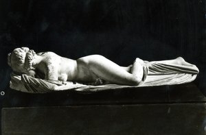 Śpiący Hermafrodyta (marmur) (zdjęcie czarno-białe) autorstwa Unbekannt