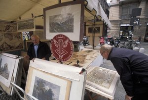 Stoisko z odbitkami, Piazza del Carmine, Mediolan, Lombardia, Włochy autorstwa Unbekannt
