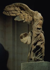 Zwycięstwo z Samotraki (marmur paryjski) (patrz także 94601-02 i 154093) autorstwa Unbekannt