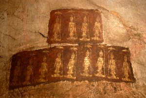 Buddyzm therawady; starożytne malowanie ścian; stojący Budda Siakjamuni; mudra; Warada; gest spełnienia życzeń; Jaskinia Tham Pa; w Nong Thang; prowincja Xieng Khouang; Laos; Azja Południowo-Wschodnia; Azja autorstwa Unbekannter Künstler