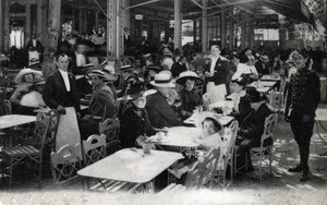 Turystyka uzdrowiskowa: widok restauracji w Vichy i jej klienteli, Allier 1905 ok. (turystyka uzdrowiskowa: restauracja w Vichy, Francja) autorstwa Unbekannter Künstler