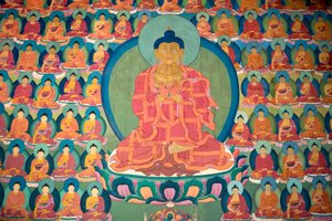 buddyzm tybetański; malowanie ścian; medytujący Budda; wielu małych Buddów; Klasztor Chemre Gompa; Chemrey; region Ladakhu; Dżammu i Kaszmir; Indie; Południowa Azja; Azja autorstwa Unbekannt
