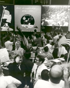 Triumf po rozpryskach Apollo 11 autorstwa Unbekannt