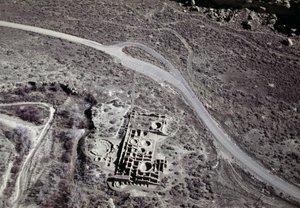 Widok starożytnej osady Anasazi, Park Narodowy Kultury Ruin Chaco, Kanion Chaco, Nowy Meksyk, Stany Zjednoczone Ameryki, cywilizacja Anasazi autorstwa Benjamin Baud