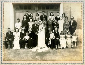 Fotografia ślubna w Lure we Francji w latach 1940-1950 (zdjęcie czarno-białe) autorstwa Unbekannter Künstler