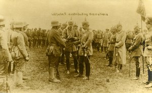 1 wojna światowa: cesarz Wilhelm II rozdaje odznaczenia autorstwa Unbekannter Künstler
