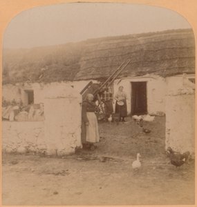 Charakterystyczny dom, Ballintoy Village, County Antrim, Irlandia, 1900. autorstwa Underwood and Underwood