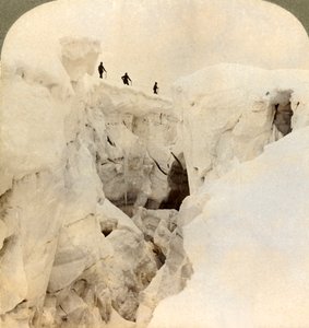 Zejście z Mount Blanc - ogromne szczeliny w pobliżu szczytu, Alpy, 1901. autorstwa Underwood and Underwood