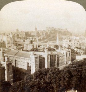 Edynburg, z Calton Hill, SW. do zamku, nad starym cmentarzem, Szkocja, 1902. autorstwa Underwood and Underwood