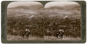 Liban, patrzący na wschód przez górną dolinę Jordanu do góry Hermon, 1900. autorstwa Underwood and Underwood