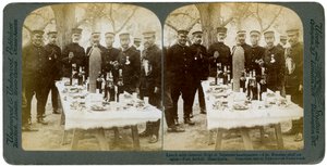 Obiad z generałem Nogim w japońskiej kwaterze głównej, Port Arthur, Mandżuria, 1904. autorstwa Underwood and Underwood