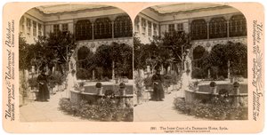 Sąd wewnętrzny domu w Damaszku, Syria, 1900. autorstwa Underwood and Underwood