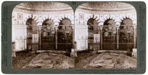 Święta skała, na której stała Świątynia Alter, Góra Moria, Jerozolima, Palestyna, 1900. autorstwa Underwood and Underwood