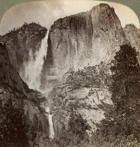 Yosemite Point i nawiewane wiatrem Yosemite Falls, Yosemite Valley, Kalifornia, USA, 1902 r. autorstwa Underwood and Underwood