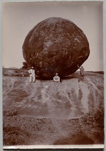 Maślana Kula Kryszny, Mahabalipuram autorstwa Unidentified Photographer
