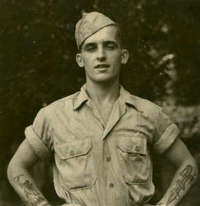 Wytatuowany amerykański żołnierz, ok. 1941 r. autorstwa Unknown