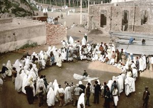 Arabscy żonglerzy w Algierze. Fotochrom w. 1895. autorstwa Unknown artist