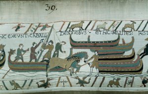 Podbij Anglię przez księcia Normandii Wilhelma Zdobywcę (1027-1087) w 1066 r.: Normandzkie statki pływają po angielskim wybrzeżu. Koń ciągnie łódkę na korytarz. Detal gobelinu z Bayeux lub haftu królowej Matyldy autorstwa Unknown artist