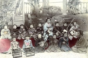 Japońskie dzieci grające muzykę, koniec XIX wieku autorstwa Unknown artist