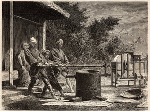 Trzech chłopów obsługujących młyn ryżowy. Rycina ilustrująca podróż do Japonii w latach 1863-1864, autorstwa Aime Humberta, ministra Konfederacji Szwajcarskiej, w „Le tour du monde, nouveau journal des voyages”, wydanej pod kierunkiem Edouarda Chartona autorstwa Unknown artist
