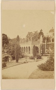 Alton Gardens - plac i fontanna autorstwa Unknown artist