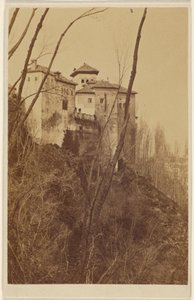 [Widok z bliska na Alhambrę, Granada, Hiszpania]. autorstwa Unknown artist