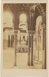 [Widok wnętrza kolumn, Alhambra]. autorstwa Unknown artist